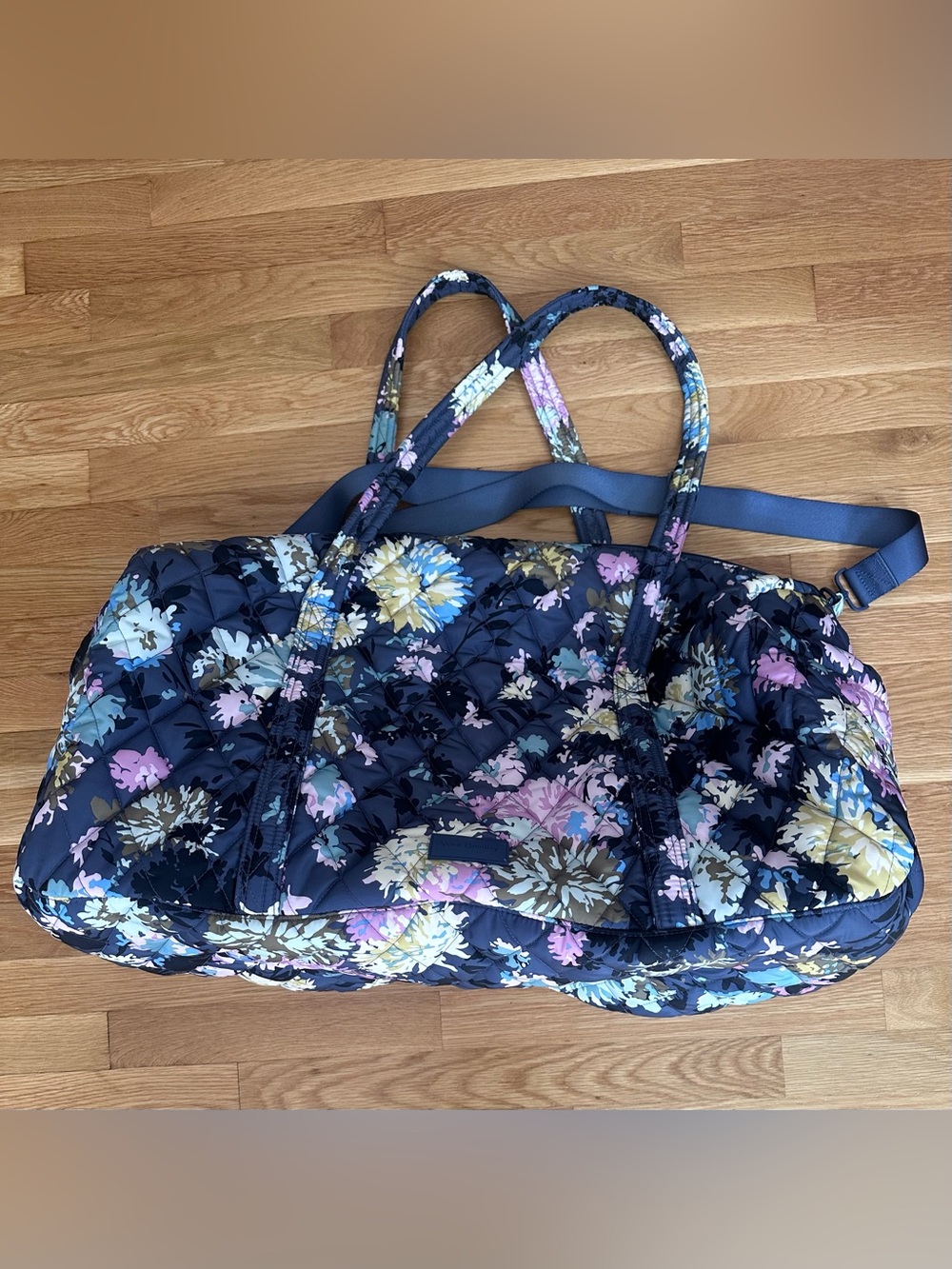 Vera Bradley XL Performance Twill Waterproof Duffle –Navy Floral - Picture 2 of 3